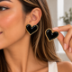 thumbnail image 1 of Aros Corazón Xl Borde Dorado Estilo Chunky negro Talla Única, 1 of 3