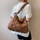 thumbnail image 4 of Bolso De Mano Acolchado Para Mujer, Ligero Y Acolchado, Tipo Hobo, 2023, Con Pliegues En Forma De Nube., 4 of 5