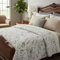 Casadeliacl - Cubrecama Quilt Sherpa 2Pl Pastel Como Verde Suave Rosa Y Beige Estampado Floral Y Botánico