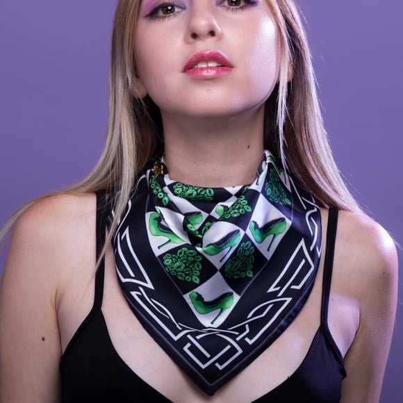 Pañuelo Bandana Semi satinado Estampado LOVE SHOES