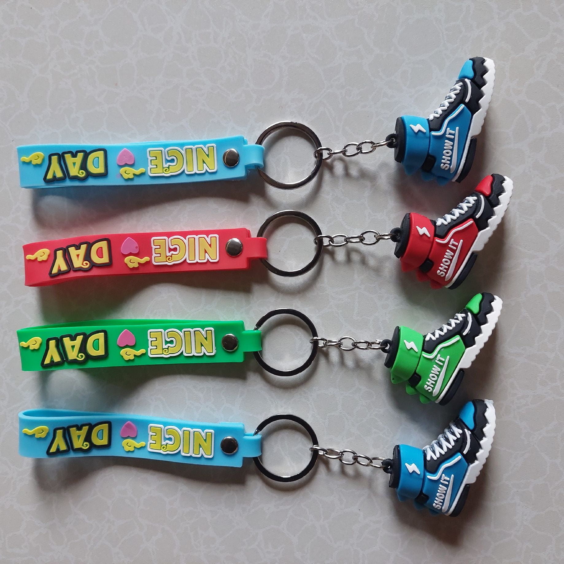 Mundo Eve - Llavero Silicona Zapatilla