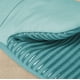 thumbnail image 3 of Juego de guantes de cocina KitchenAid Beacon, bicolor, antideslizantes, color Aqua Sky, 3 of 7