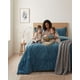 thumbnail image 3 of Cubrecama Sherpa Jacquard Deluxe King - Diseño Texturizado, 3 of 7