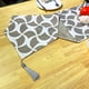 thumbnail image 4 of Camino de Mesa Café y Blanco Ondas, 4 of 6