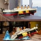 thumbnail image 2 of Bloques INSOON Titanic 2 en 1 1883 piezas LED 3.6mm, 2 of 3