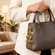 thumbnail image 3 of Llavero Colgante para Bolsa Jueqiba para Mujeres, 3 of 7