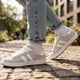 thumbnail image 2 of Zapatilla New Walk Clásica Retro Gris, 2 of 6