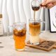 thumbnail image 3 of Vaso de vidrio Oroklis de 530 mL con asa y tapa, pack de 2 para café helado, 3 of 5